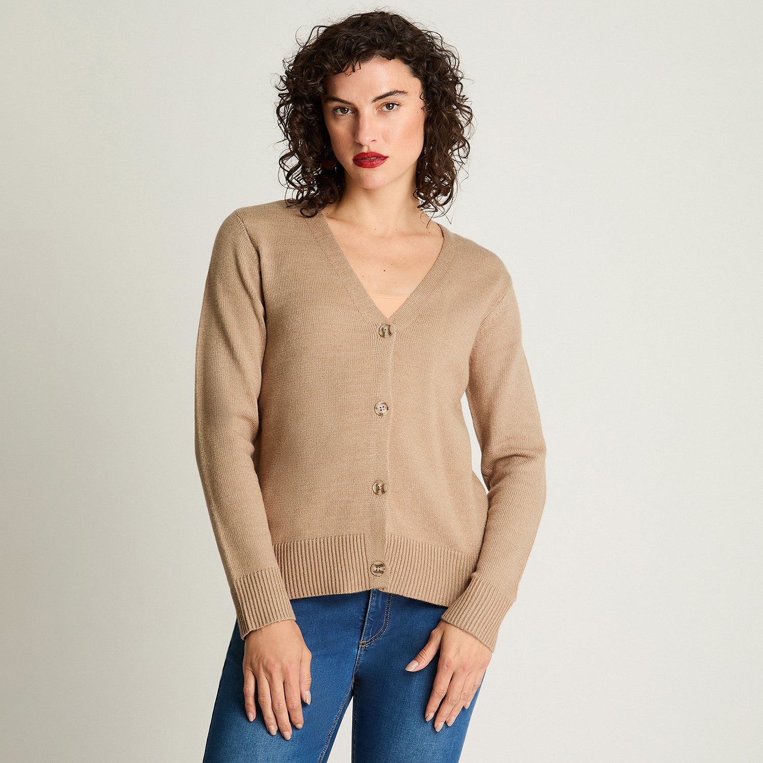 Cardigan Cuello V Básico Camel Curvi